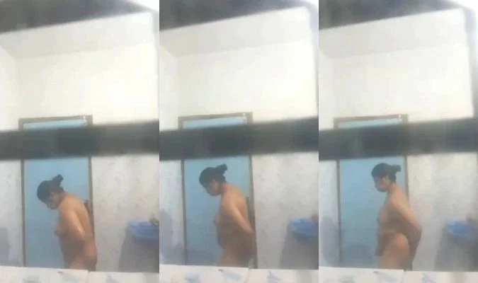 Bathing Desi Bhabhi Capture Video
