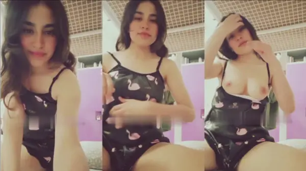 Cute Young Girl Showing & Mastrubating HD Video