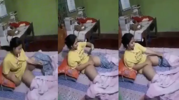 Cute Bengali Teen Didi’s Live Call Show Pussy Viral Video